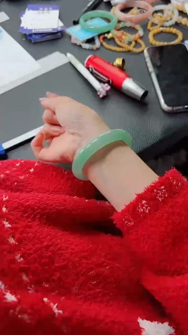 【闪购商品】石英质玉手镯未镶嵌558