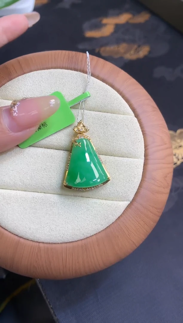 翡翠18K金镶嵌吊坠(不含链)无事牌