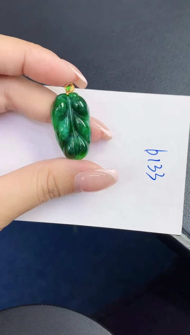 翡翠18K金镶嵌颈饰缅甸天然翡翠A货