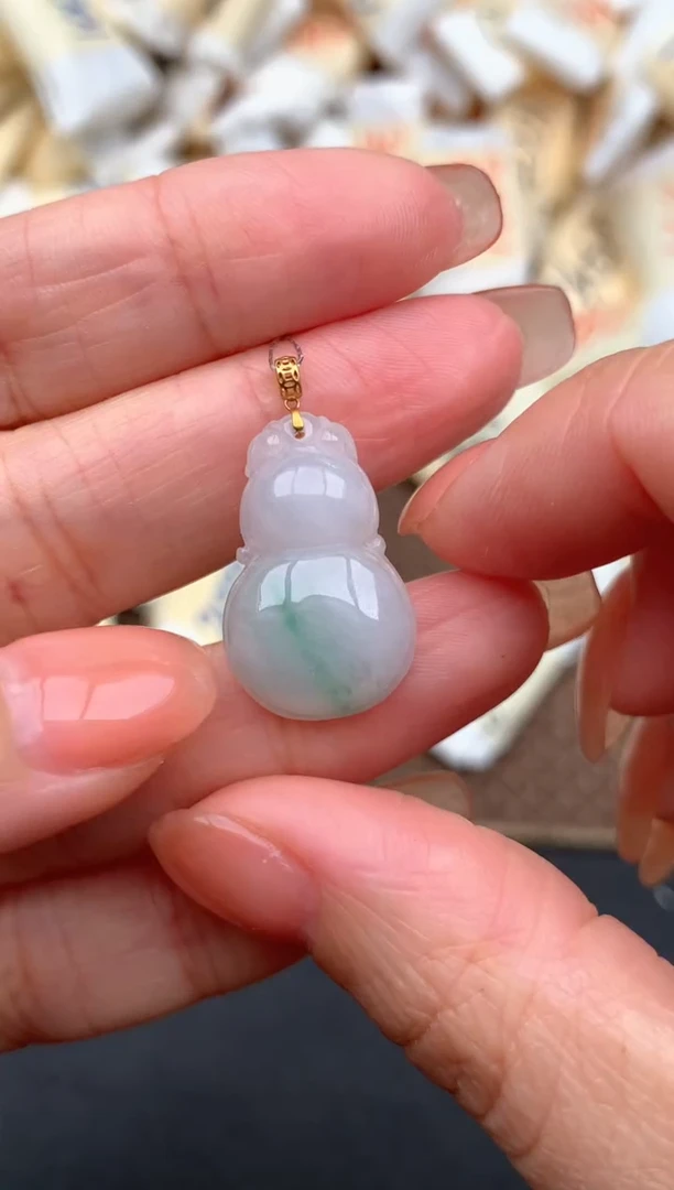 18K金镶嵌挂件翡翠一