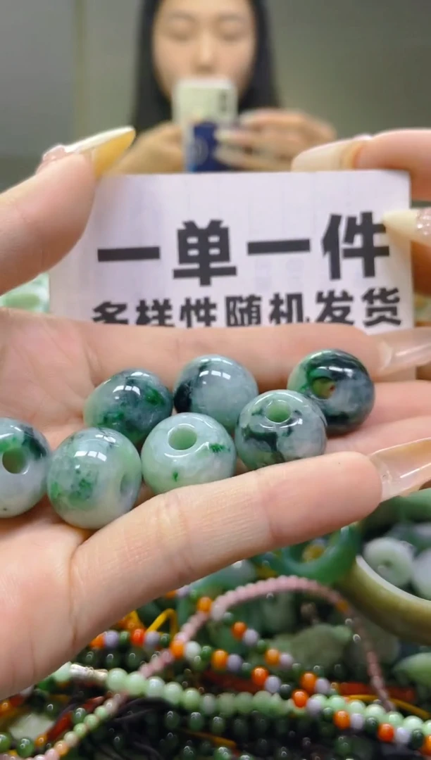 翡翠未镶嵌颈饰一单一个多样性随机发一件
