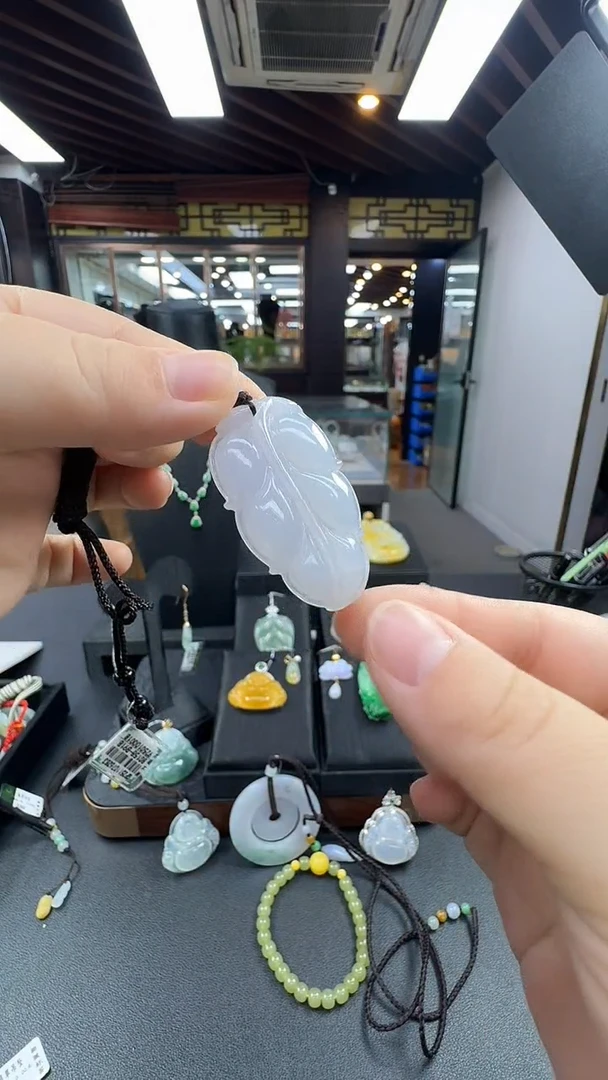 颈饰未镶嵌翡翠叶子