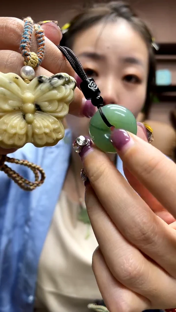 岫玉未镶嵌吊坠·