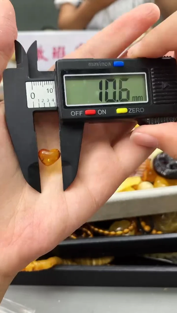 未镶嵌琥珀珠宝奇石231