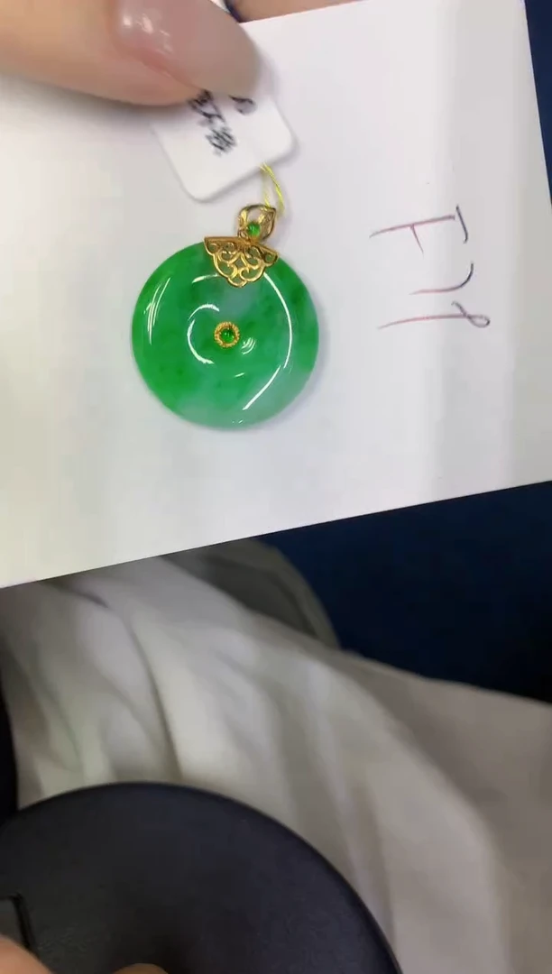 翡翠18K金镶嵌颈饰缅甸天然翡翠A货