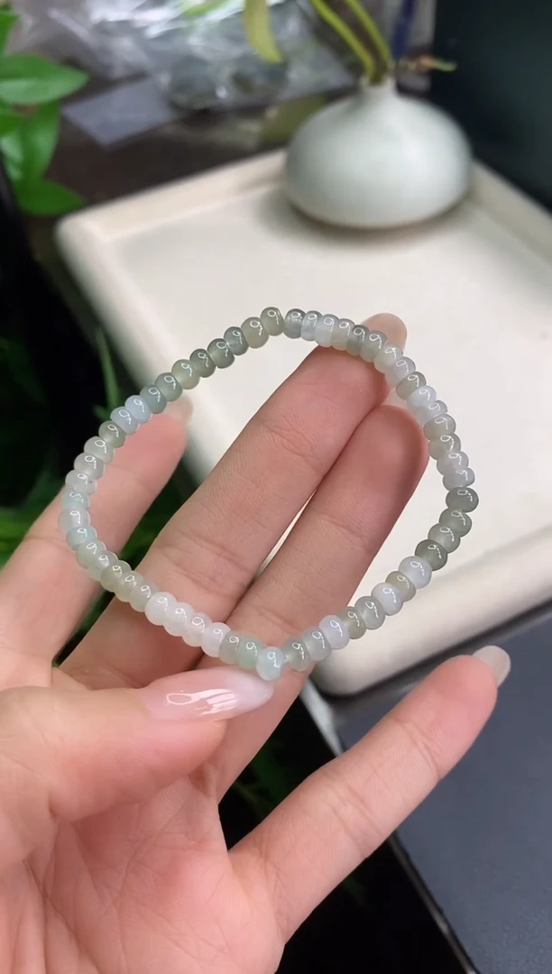 翡翠未镶嵌颈饰手串