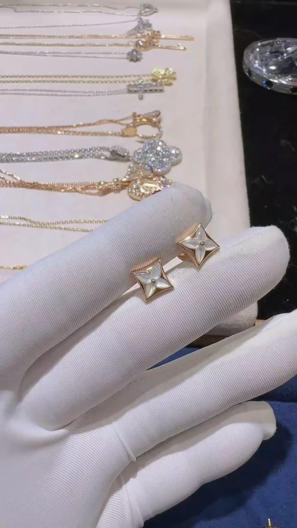 【闪购商品】贝壳（贝母）0.0118K金镶嵌耳钉