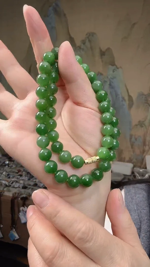 颈饰未镶嵌和田玉.