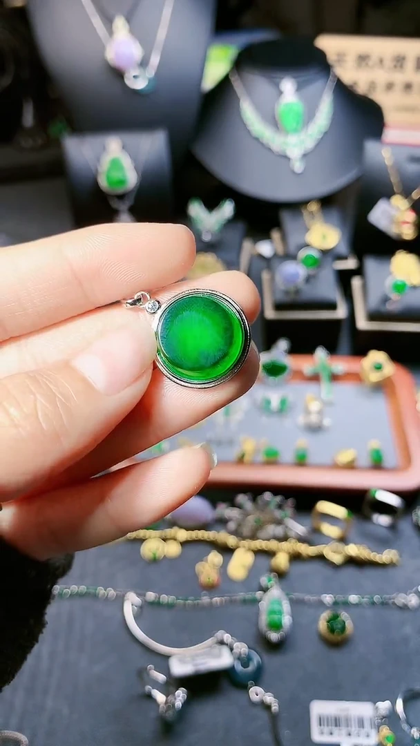 【闪购商品】翡翠吊坠(赠链)银S925镶嵌吊坠