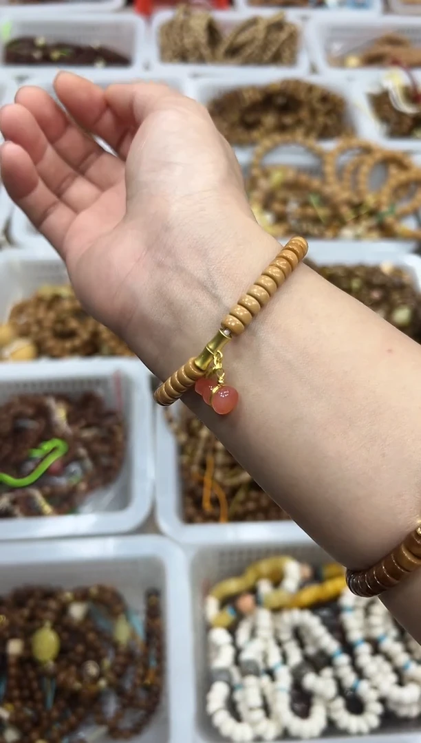 未镶嵌吊坠(赠链)玛瑙/玉髓橄榄核 核壁卡6.5