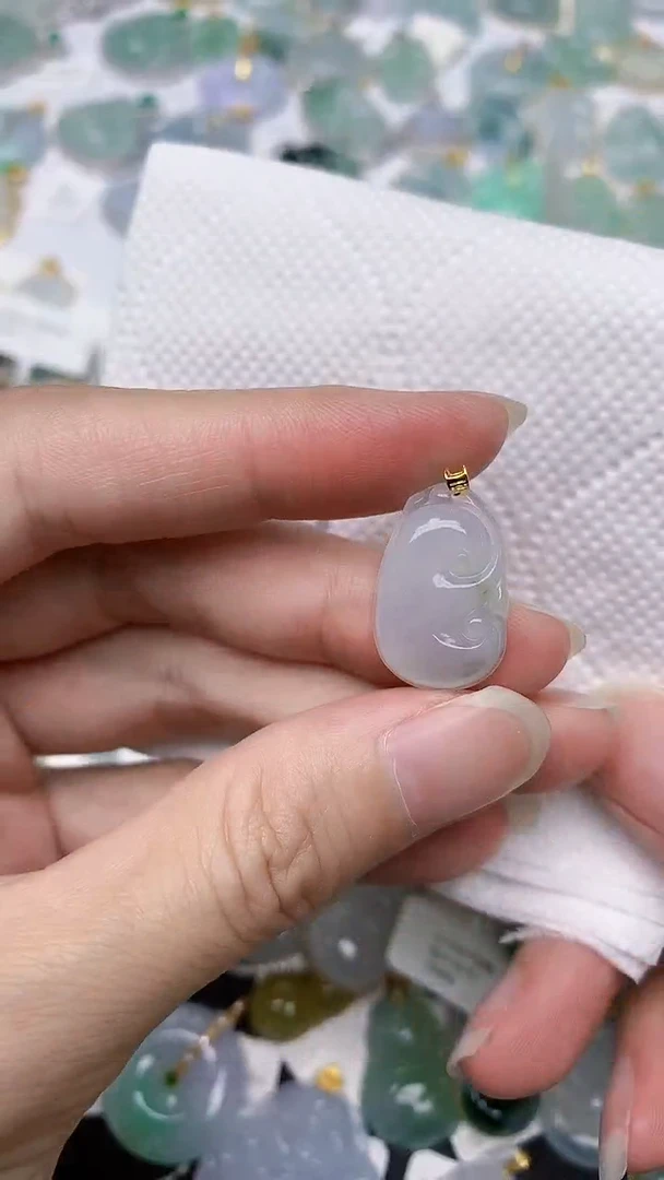 颈饰18K金镶嵌翡翠天然A货翡翠