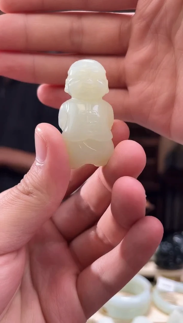 和田玉未镶嵌颈饰吊坠