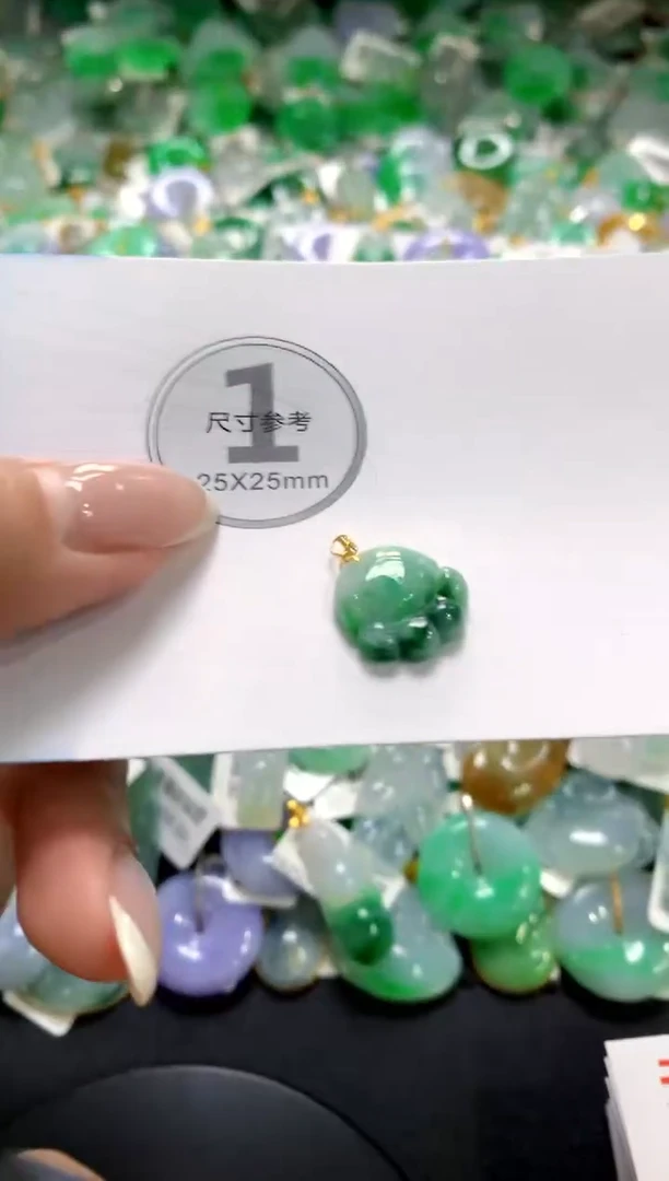 翡翠18K金镶嵌颈饰1111111111111111