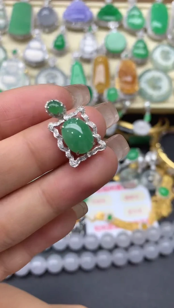 颈饰18K金镶嵌翡翠50-中国好珍宝