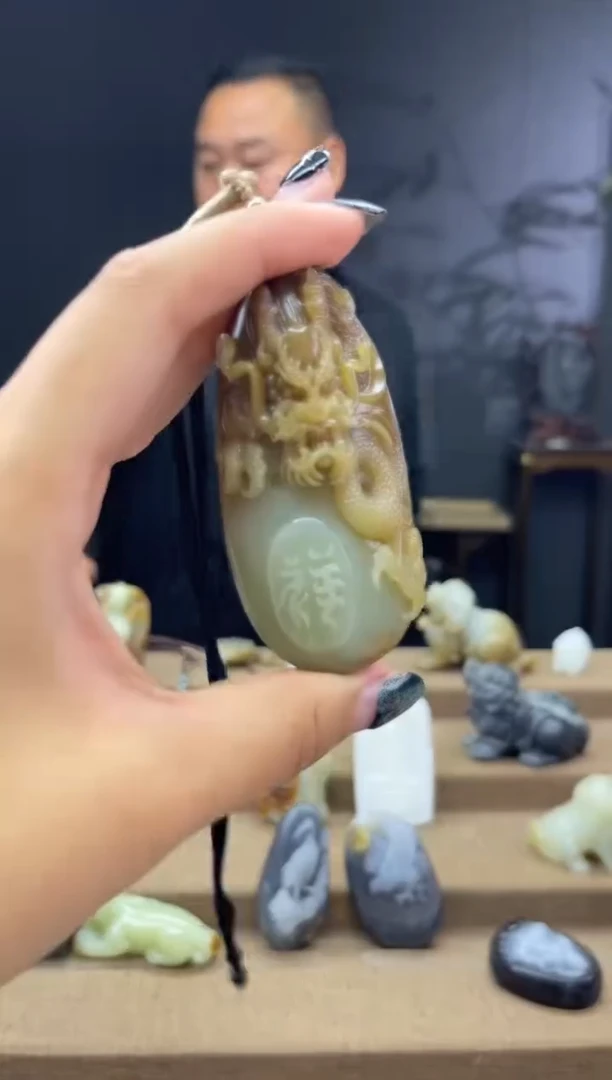 颈饰未镶嵌和田玉1