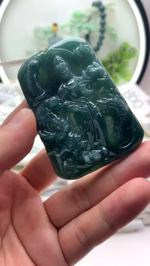 翡翠未镶嵌颈饰大势至