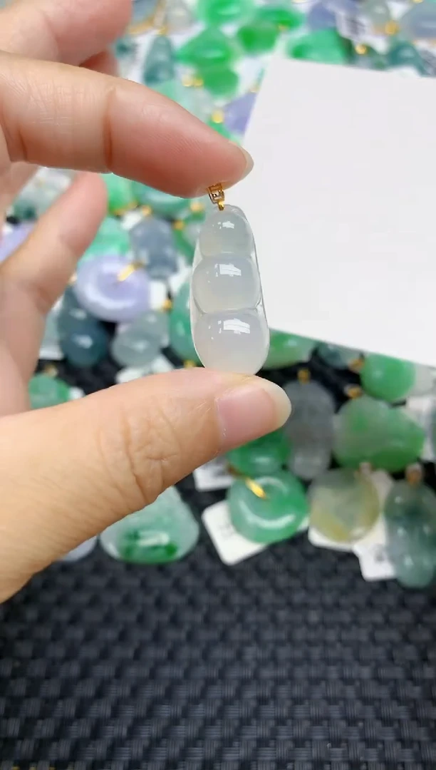 翡翠18K金镶嵌颈饰天然A货翡翠