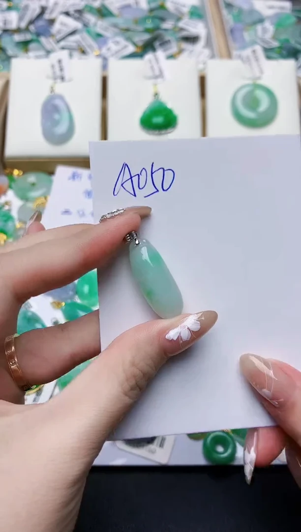 翡翠未镶嵌颈饰0000000000