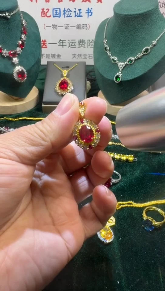 18K金镶嵌戒指红宝石1