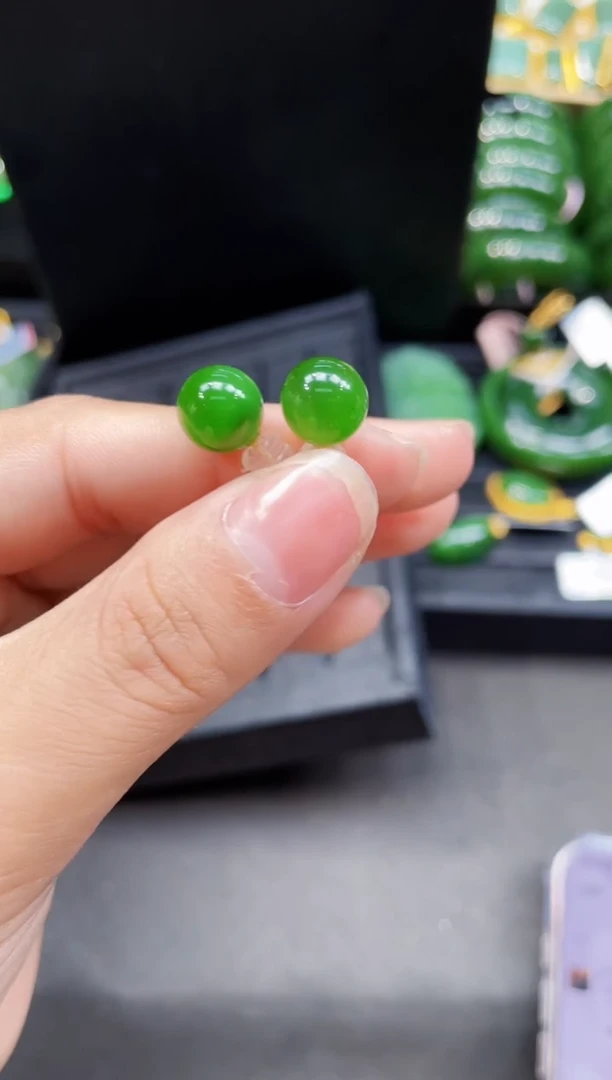 【闪购商品】和田玉18K金镶嵌耳钉多样性发一