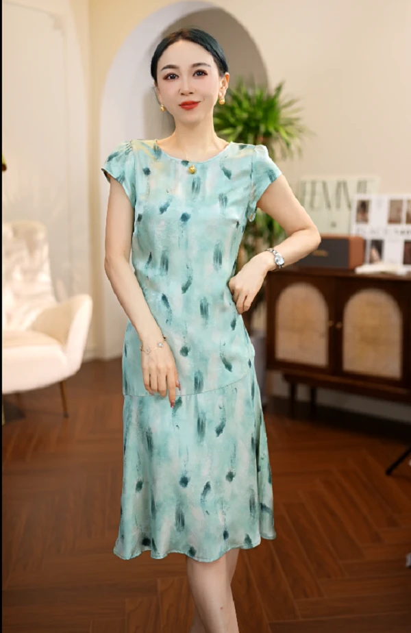 G917夏日冰果 夏季新款遮肉显瘦时尚连衣裙