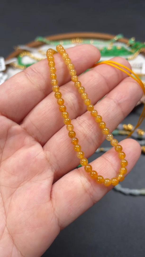 套链18K金镶嵌翡翠一条  P241