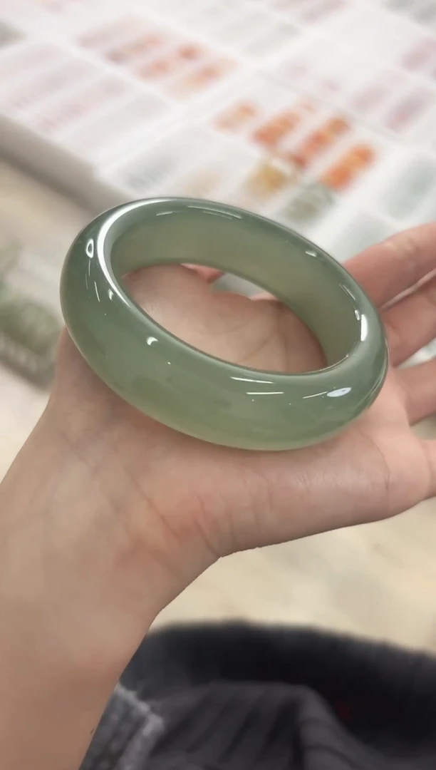 未镶嵌手镯石英质玉52-55D