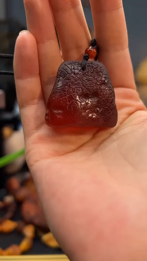 未镶嵌颈饰琥珀吊坠
