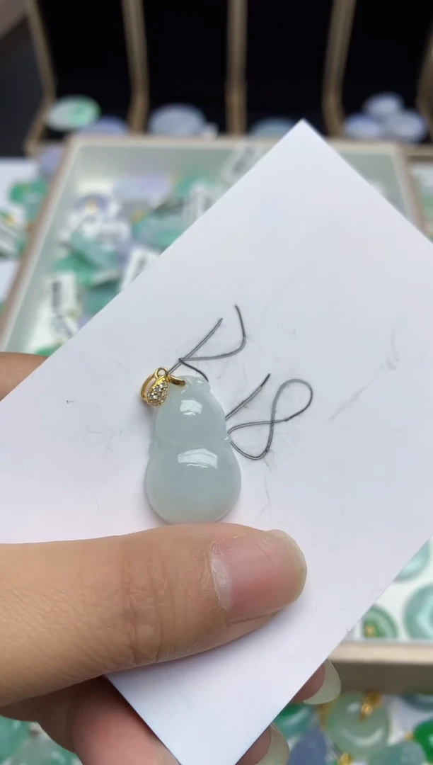 翡翠18K金镶嵌颈饰111111111111