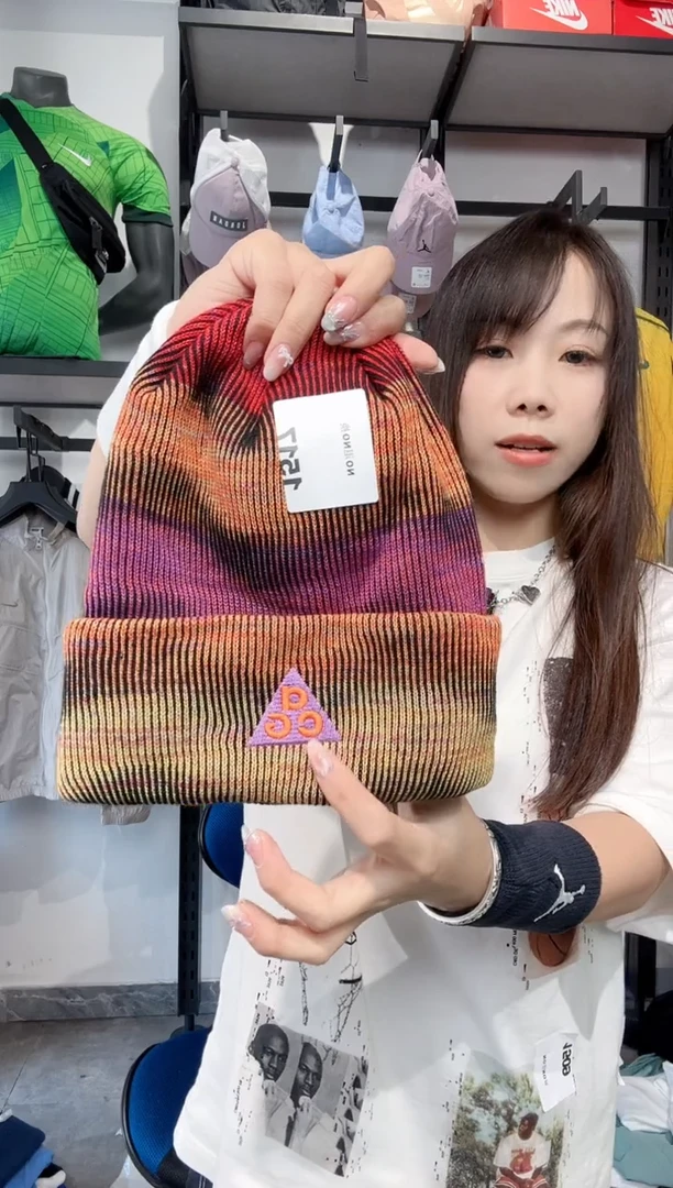 1517     编码 耐克卫衣服饰过款为准 尺码