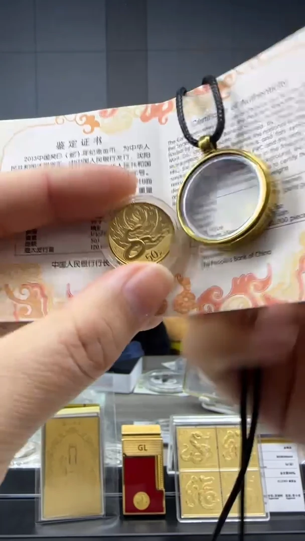 纯金2013年1/10盎司本金蛇带证书盒子吊坠