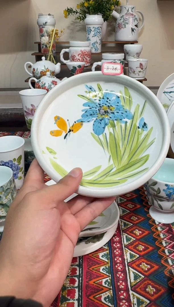摆件景德镇手工陶瓷蝶恋花月亮盘