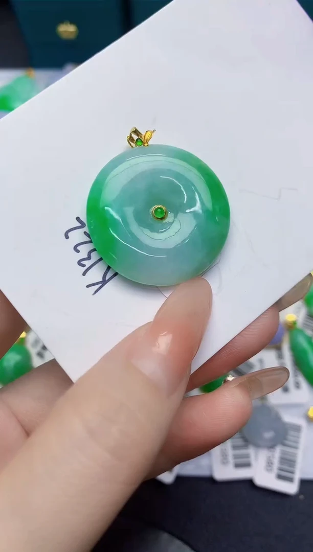 颈饰18K金镶嵌翡翠缅甸天然翡翠A货