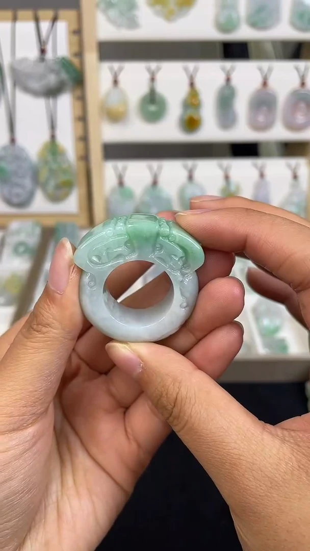 颈饰未镶嵌翡翠1