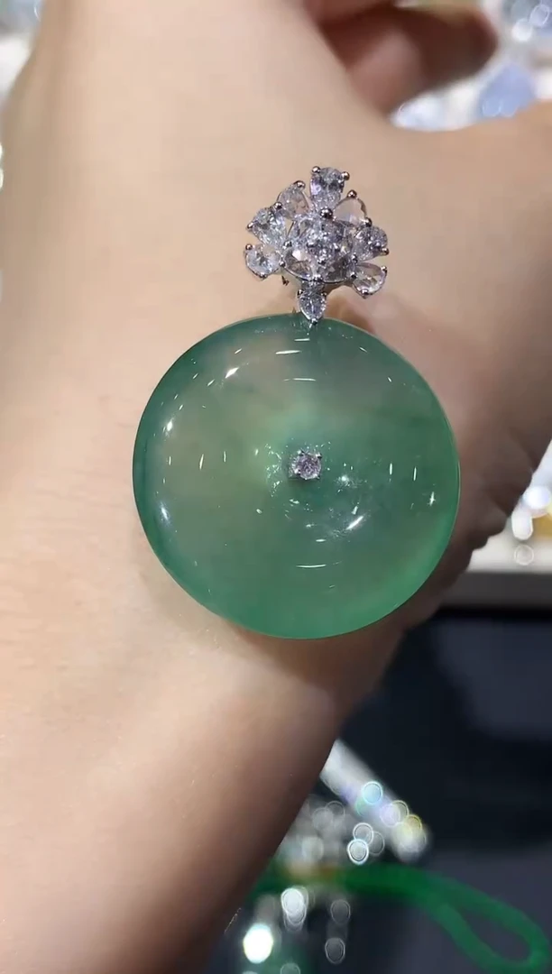 吊坠(不含链)18K金镶嵌翡翠B206