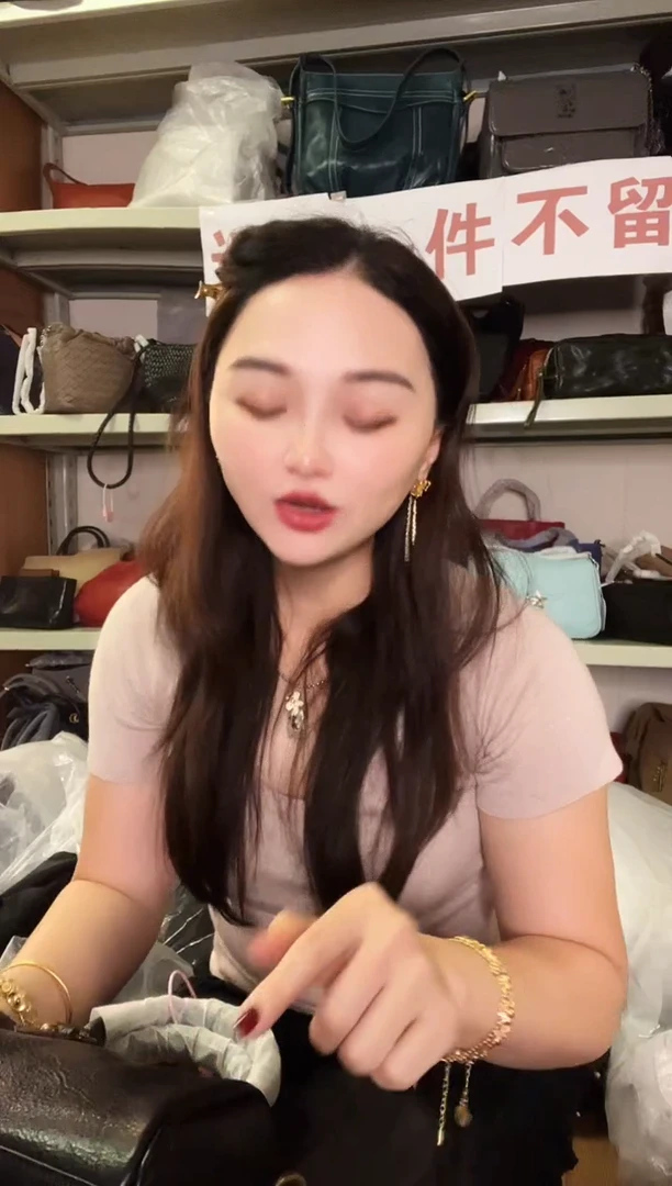 小牛皮（革） 高端订制时尚百搭女士手提 腋下斜跨包包