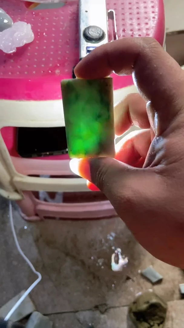配石翡翠翡翠边角料未加工50