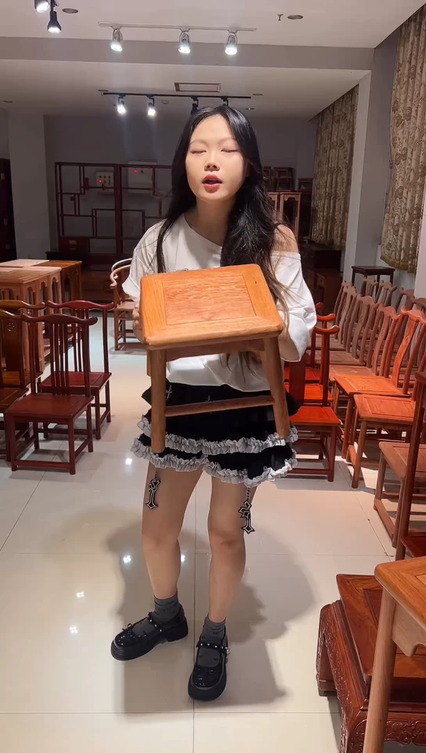 花梨木类家具小巴花小方凳一个打蜡