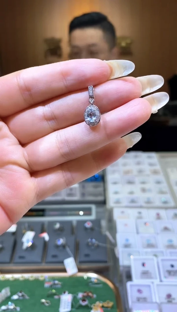 【闪购商品】海蓝宝石颈饰银S925镶嵌天然海蓝宝吊坠