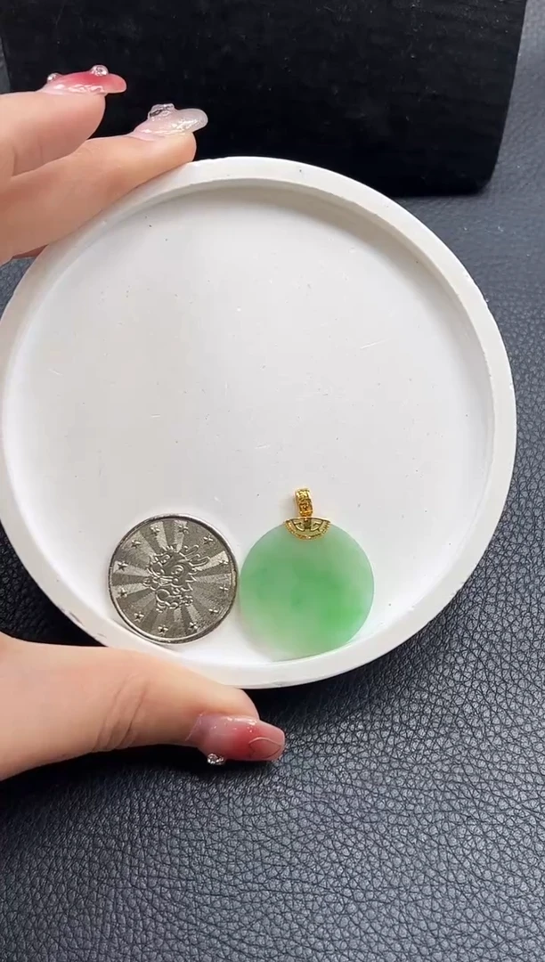 【闪购商品】翡翠颈饰18K金镶嵌无事牌