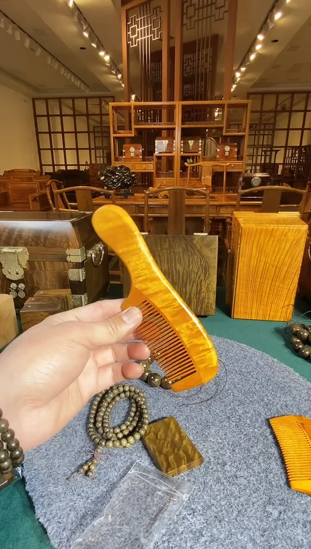 【闪购商品】金丝楠木艺金丝楠木小叶桢楠长柄梳1