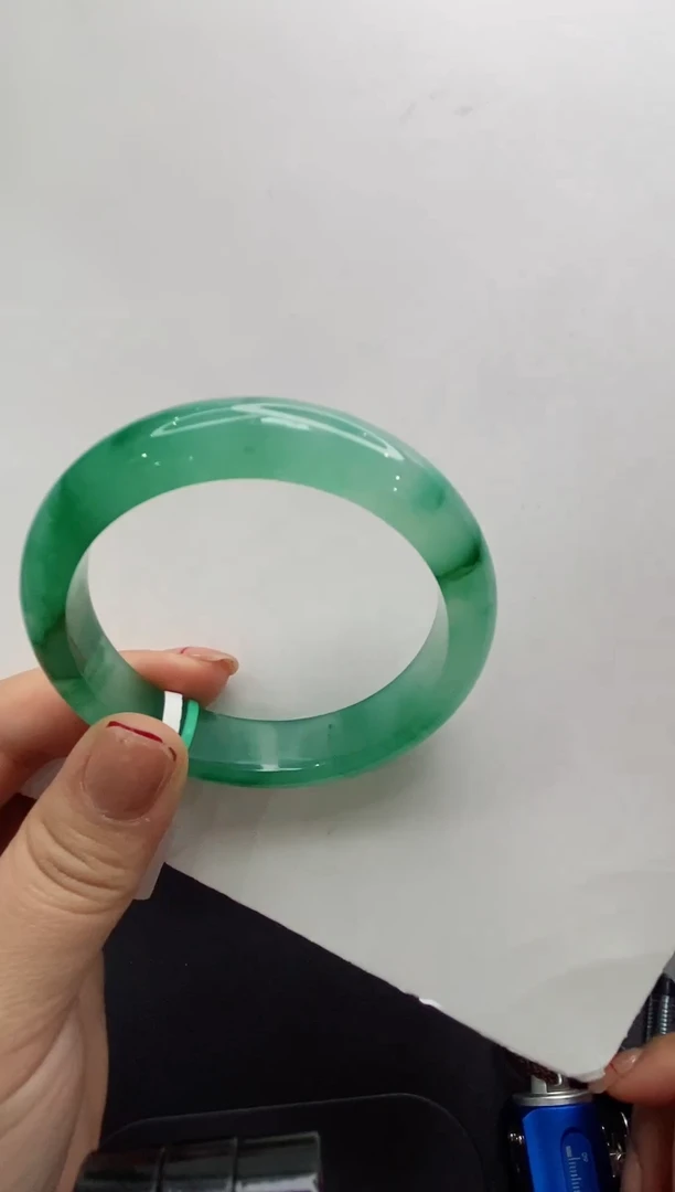 【闪购商品】石英质玉手镯未镶嵌高冰飘花非洲翠38