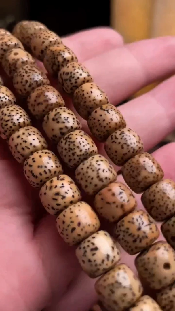 吊坠星月菩提精工级黄皮直切9*8长串（B）