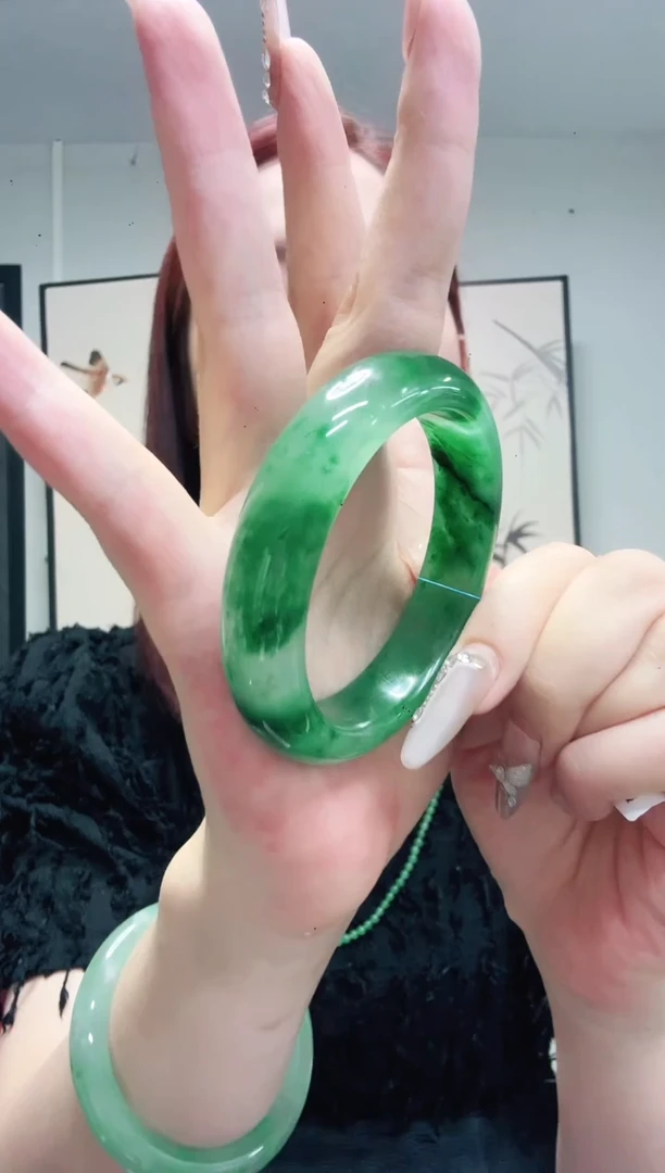 石英质玉（非洲翠）手镯未镶嵌/0442