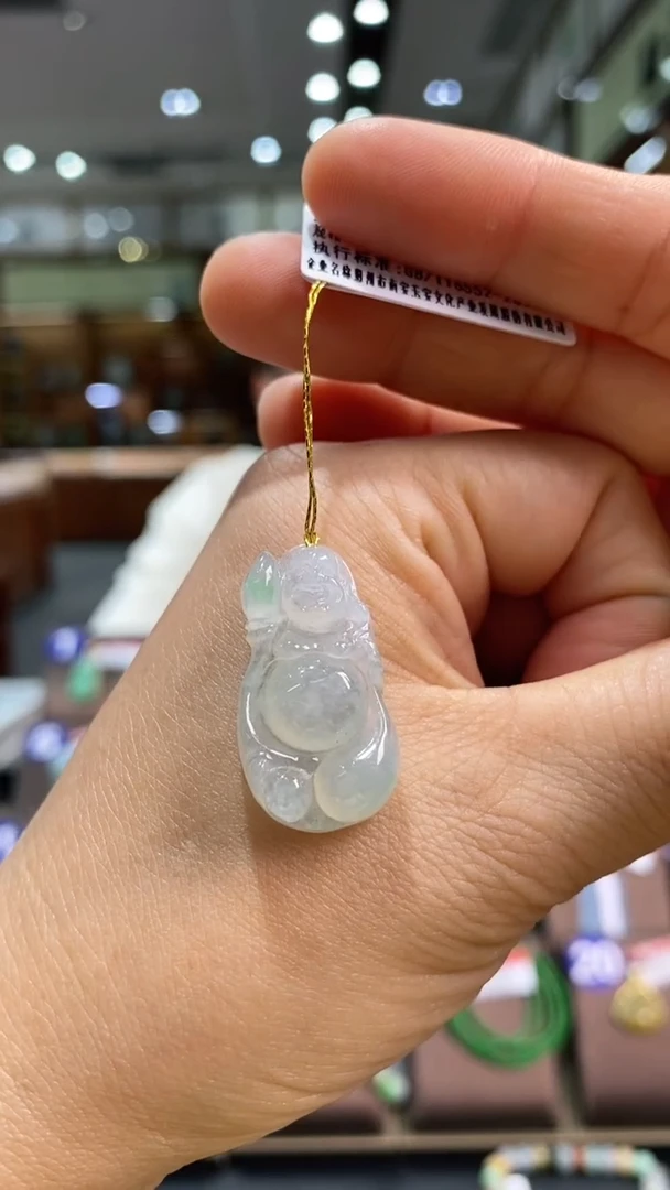 翡翠未镶嵌颈饰花件