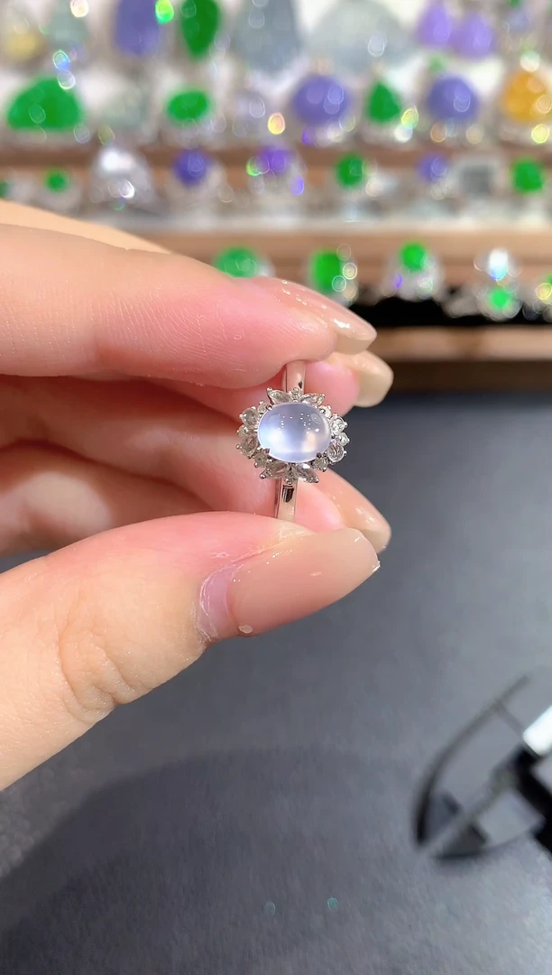 颈饰18K金镶嵌翡翠戒指