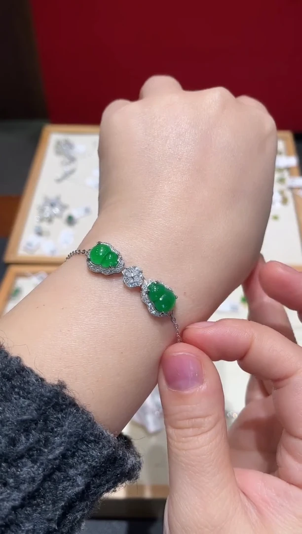 颈饰银S925镶嵌翡翠手链