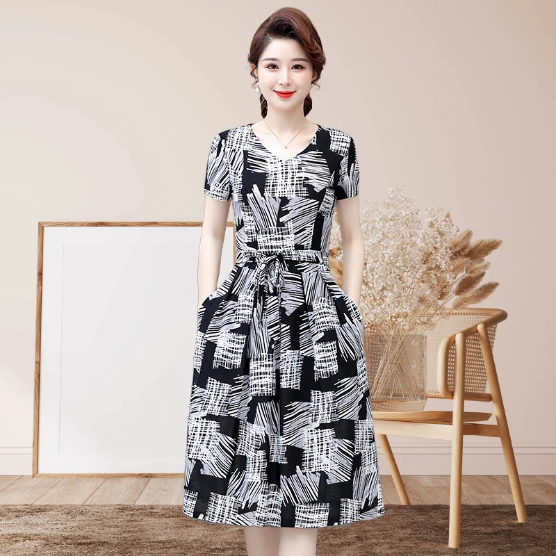8257中年妈妈装夏装碎花连衣裙气质显瘦修身长裙中老年女洋气裙子