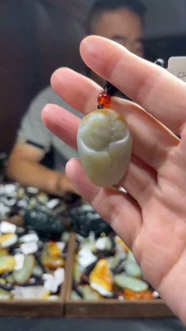 和田玉未镶嵌颈饰`