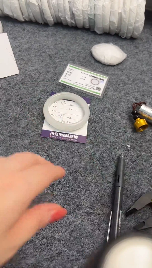 石英质玉手镯未镶嵌【天山翠】